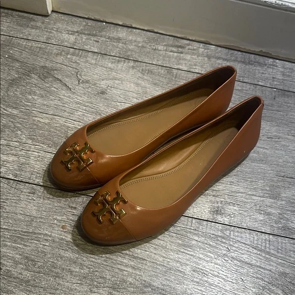 Tory Burch Brown Leather Flats with Gold Logo - Picture 4 of 5